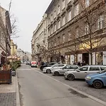Cozy 1br Near Opera & Gozsdu With Terrace Apartman Budapest