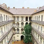 Apartman Cozy 1br Near Opera & Gozsdu With Terrace Budapest