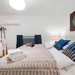 Apartman Cozy 1br Near Opera & Gozsdu With Terrace