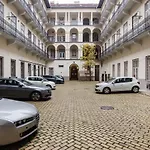 Apartman Cozy 1br Near Opera & Gozsdu With Terrace Budapest