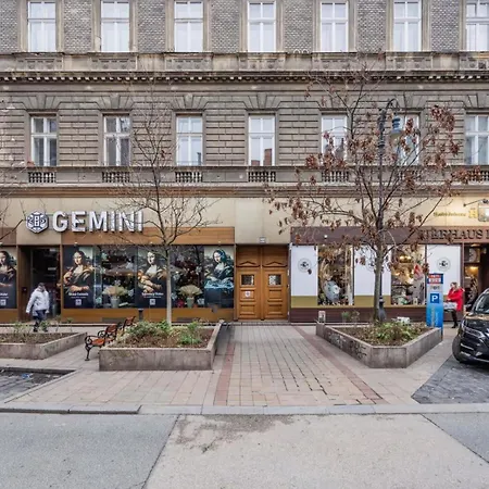 Apartment Cozy 1br Near Opera & Gozsdu With Terrace Budapest