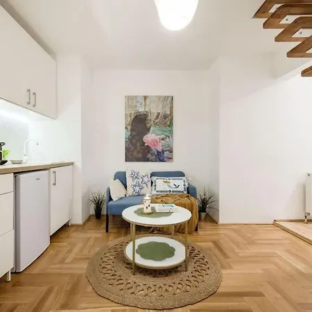 Apartman Cozy 1br Near Opera & Gozsdu With Terrace