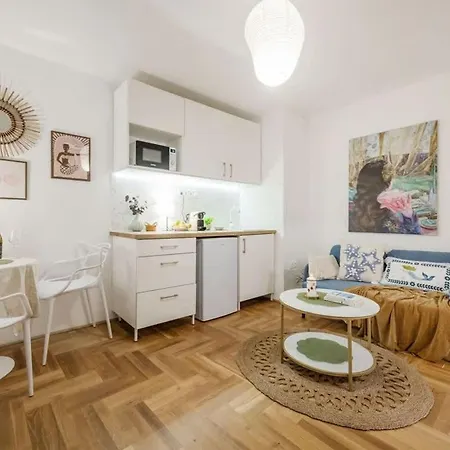 Cozy 1br Near Opera & Gozsdu With Terrace * Budapesta