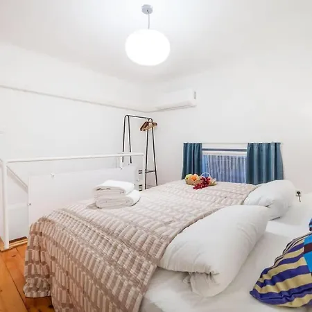 Cozy 1br Near Opera & Gozsdu With Terrace Apartament Budapesta