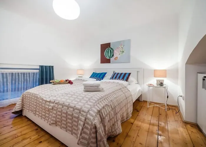 Cozy 1br Near Opera & Gozsdu With Terrace Apartament *