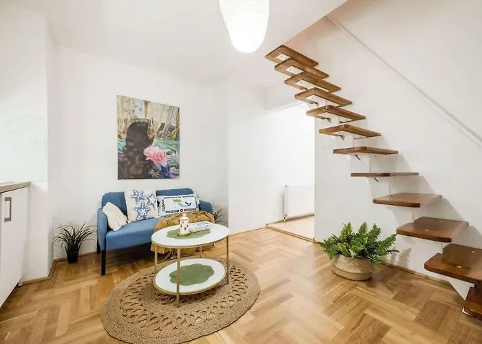 Cozy 1br Near Opera & Gozsdu With Terrace Apartament Budapesta