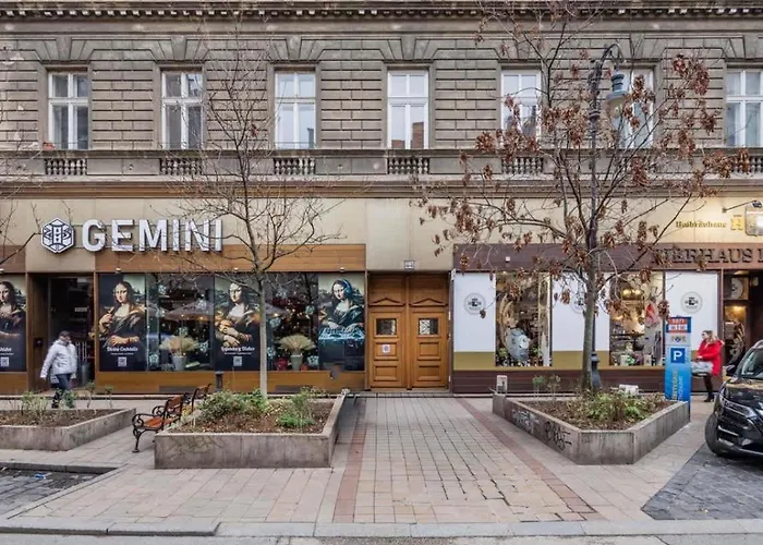 Apartament Cozy 1br Near Opera & Gozsdu With Terrace Budapesta