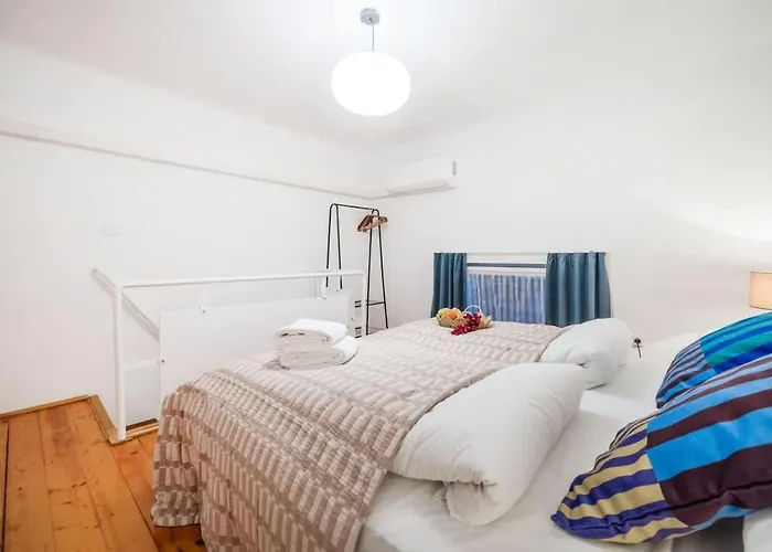 Cozy 1br Near Opera & Gozsdu With Terrace Apartament Budapesta
