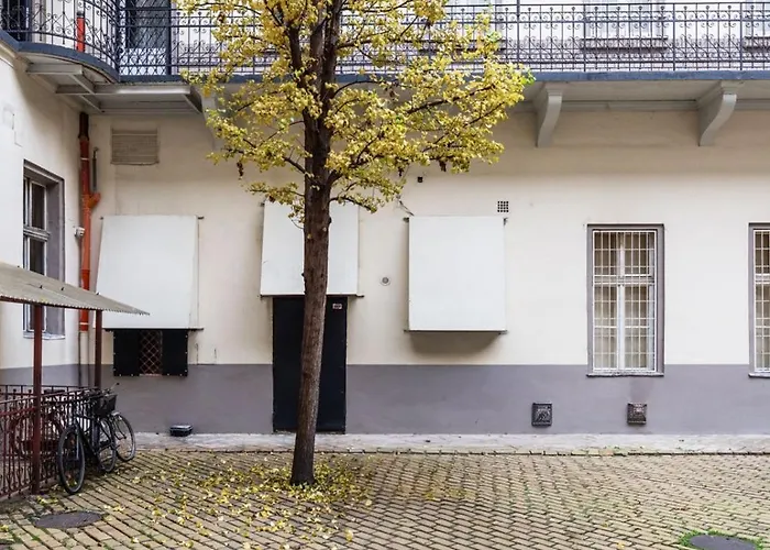 Cozy 1br Near Opera & Gozsdu With Terrace Apartament