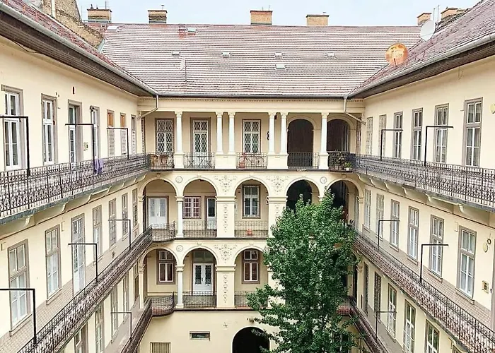 Apartamento Cozy 1br Near Opera & Gozsdu With Terrace Budapest